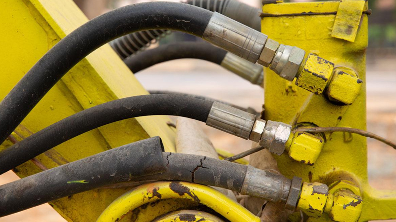 نصب شیلنگ‌های سیمی